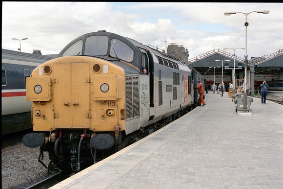 37113 shunt release for 1A48 1030 Inverness - Aberdeen at Inverness on Tuesday 26 June 1990